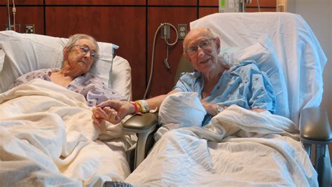 Photo of elderly couple holding hands in hospital goes viral