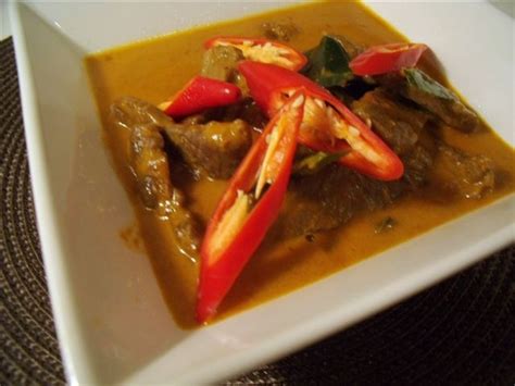 Beef Panang Curry Recipe (Kaeng Phanaeng Neua) - Man Eats Thai