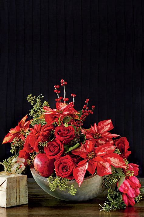 6 New and Festive Ways With Poinsettias | Poinsettia, Holiday greenery ...