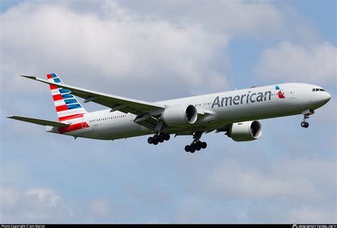 N723AN American Airlines Boeing 777-323ER Photo by Jon Marzo | ID ...