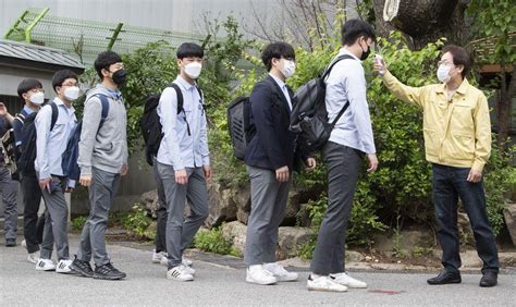 High school seniors become 1st batch to return school in South Korea