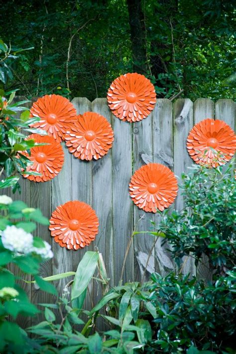 25 Ideas for Decorating your Garden Fence