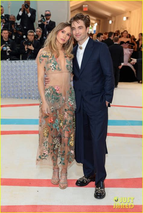 Robert Pattinson & Suki Waterhouse Walk Rare Red Carpet Together at Met ...