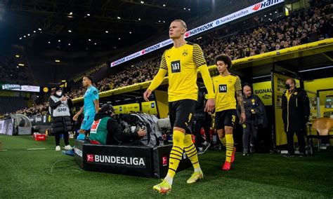 Borussia Dortmund sign ‘€100m’ Signal Iduna naming rights extension until 2031 - SportsPro