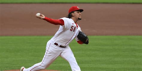 Luis Castillo, Reds shut out Pirates for sweep