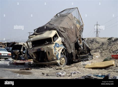 The aftermath of the 1991 Gulf War in Kuwait : the death highway, Mutla ridge Stock Photo - Alamy