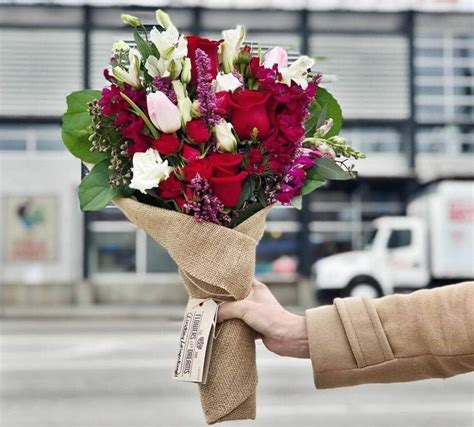 11 Best Florists For Roses Delivery in Chicago - Petal Republic