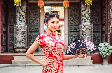 Be like a queen in Taiwan's Jiufen while wearing the traditional Chipao ...