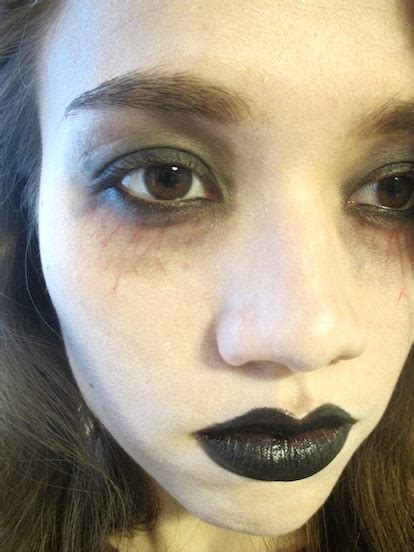 Easy Zombie Makeup That You Can Do With Products You Already Own (Braaaaaiiinnnss Sold Separately)