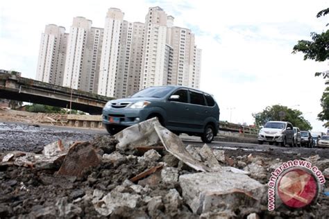 100 km jalan Jabodetabek rusak akibat banjir - ANTARA News