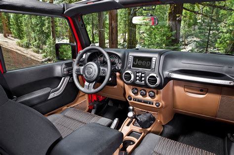 2013 Jeep Wrangler Reviews and Rating | Motor Trend