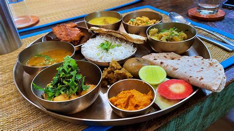 Try a Malwa Thali in Madhya Pradesh | Krazy Butterfly