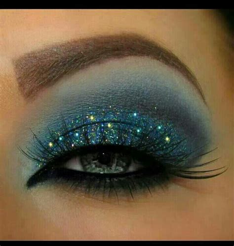 Blue glitter shadow | Eye makeup, Eye make up, Makeup