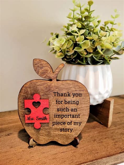 31 Personalized Teacher Gifts That Are Thoughtful and Unique