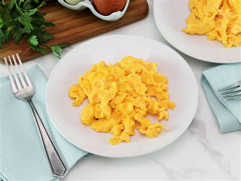 How to Make Fluffy Moist Scrambled Eggs | Tori Avey