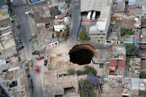 2007 Guatemala Sinkhole #guatemala #sinkhole #2010 #disaster # ...