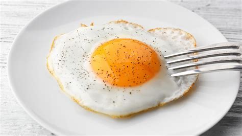 You Might Want To Start Eating Eggs At Night. Here's Why