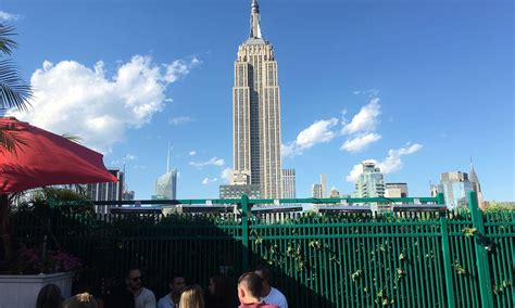 230 Fifth Rooftop-Bar in NYC - der beste Blick aufs Empire!