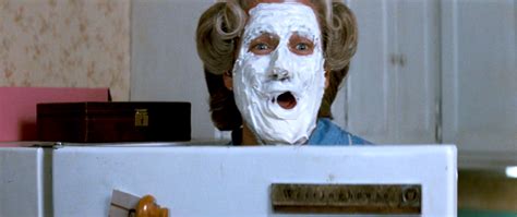 Robin Williams Did 18 Takes of Cake Face Scene in 'Mrs. Doubtfire ...