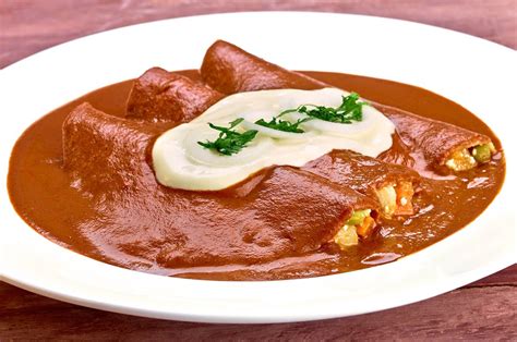 Mole enchiladas filled with anejo cheese - Recipes | La Costeña®