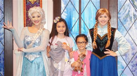 ANNA and ELSA MEET AND GREET!!! - YouTube