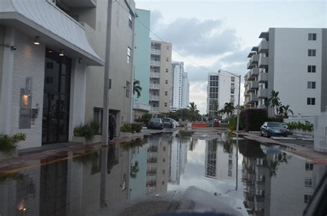 Miami Beach tidal flooding cont'd | A couple are in Brickell… | Flickr