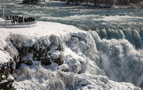 Menakjubkan! Indahnya Air Terjun Niagara saat Membeku : Okezone Travel