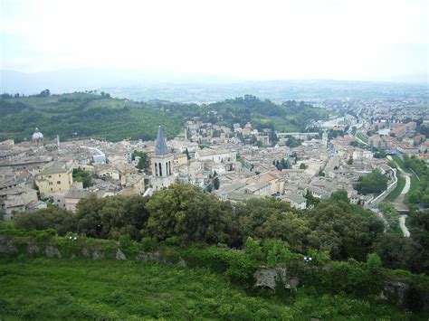 Spoleto, Italy [2304 × 1728] : r/CityPorn