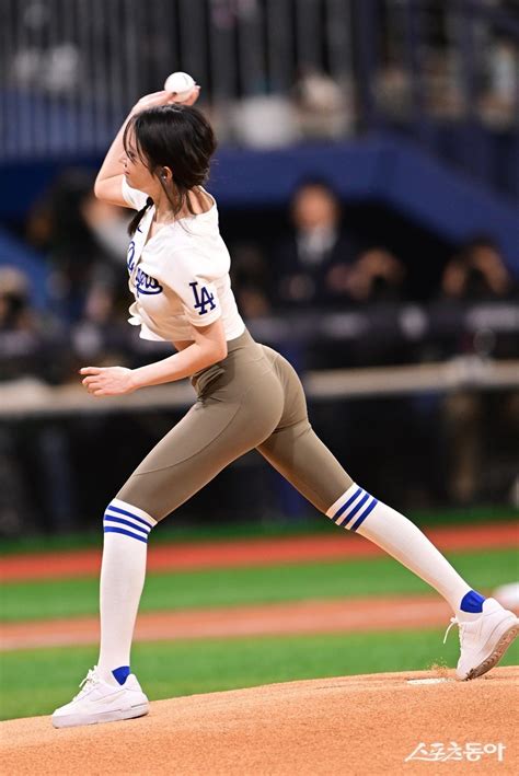 Jeon Jong Seo's leggings pitch ignites MLB world tour Seoul series ...