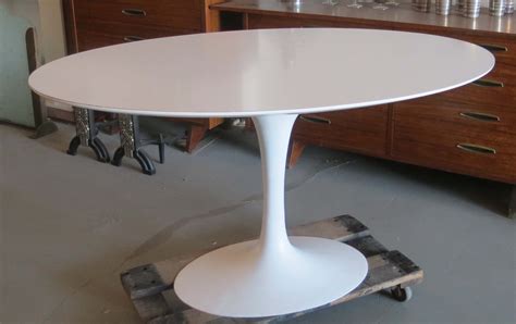 Saarinen Oval Tulip Table | Modernism