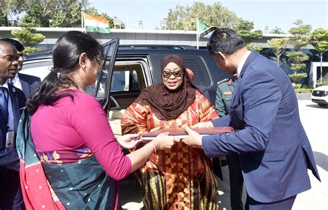 The Tanzanian President, Ms. Samia Suluhu Hassan being bid farewell ...