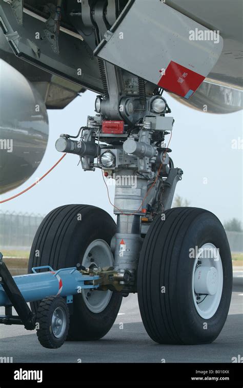 Nose wheel front landing gear of Airbus A380 Stock Photo - Alamy