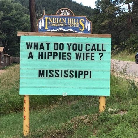 Man Posts Brilliant Dad Jokes And Puns On a Roadsign In a Small Town | Funny puns jokes, Best ...