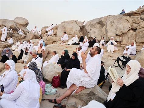 Video: Pilgrims pray on Mount Arafat in Hajj climax | Saudi – Gulf News