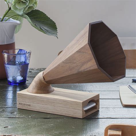 Wooden gramophone style iPhone amplifier | Woodworking, Woodworking projects, Wood projects