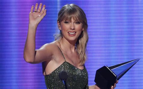 Taylor Swift gets early American Music Awards win after tumultuous week ...