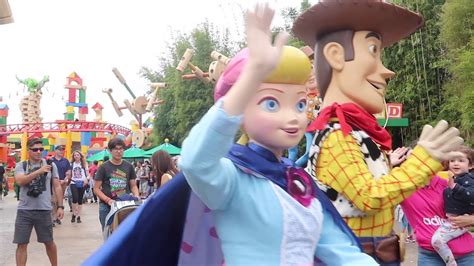 Toy Story Land Characters - YouTube