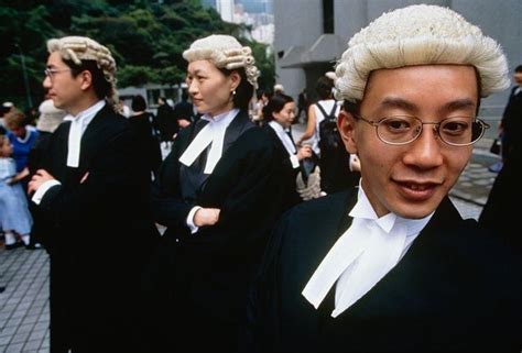 Why Do British Lawyers Still Wear Wigs? | Personajes