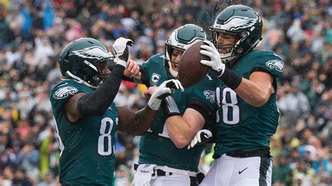 Eagles: Carson Wentz starts strong as Philadelphia holds on vs. Colts