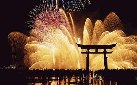 Summer Sky: The Four Types of Japanese Fireworks