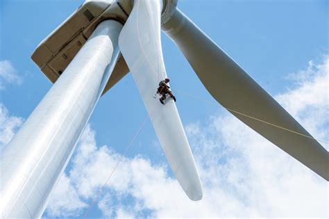 How Do Wind Turbines Work? | Energy Tracker Asia