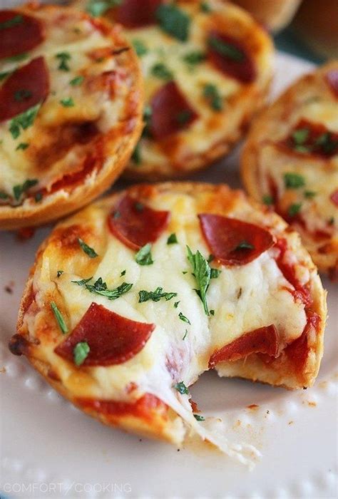 Mini Pizza Bagels | Yummy food, Recipes, Mini bagel pizza