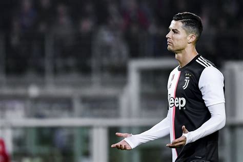 Angry Cristiano Ronaldo Leaves Juve Stadium After Being Subed In 55th ...