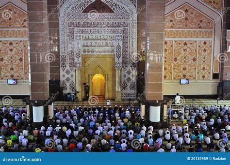 Muslim praying in a mosque editorial stock image. Image of devotees - 20139959