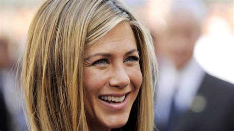 Charming Smile Of Jennifer Aniston 4K HD Jennifer Aniston Wallpapers ...