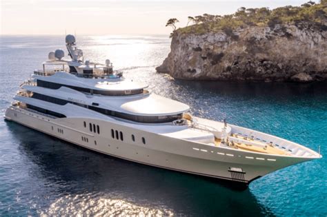 How Much does it Cost to Charter a Luxury Yacht? - WI Yachts