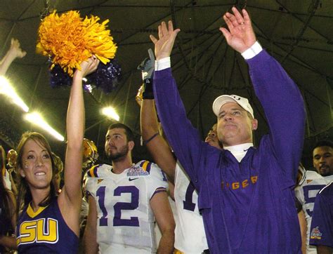 Les Miles coaching career: Former college football coach's professional career explored