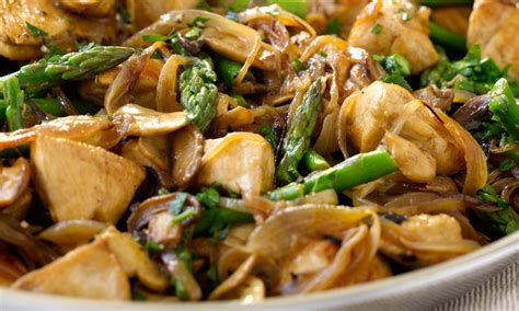 Dukan Diet Chicken and Mushrooms with Asparagus Recipe - Spry Living