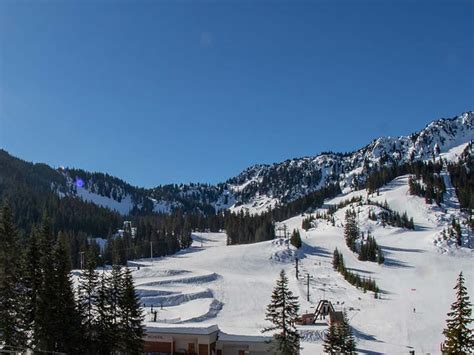 Season Schedule | Stevens Pass Ski Resort | Ski resort, Resort, Skiing