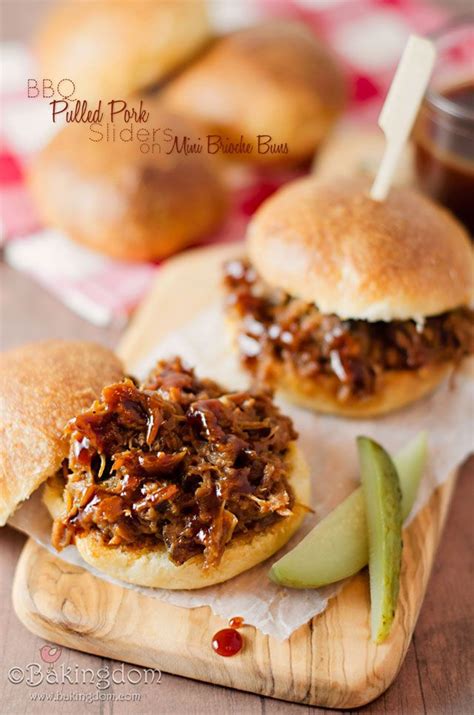 BBQ Pulled Pork Sliders & homemade buns by @Darla | Bakingdom | Bbq pulled pork slow cooker ...